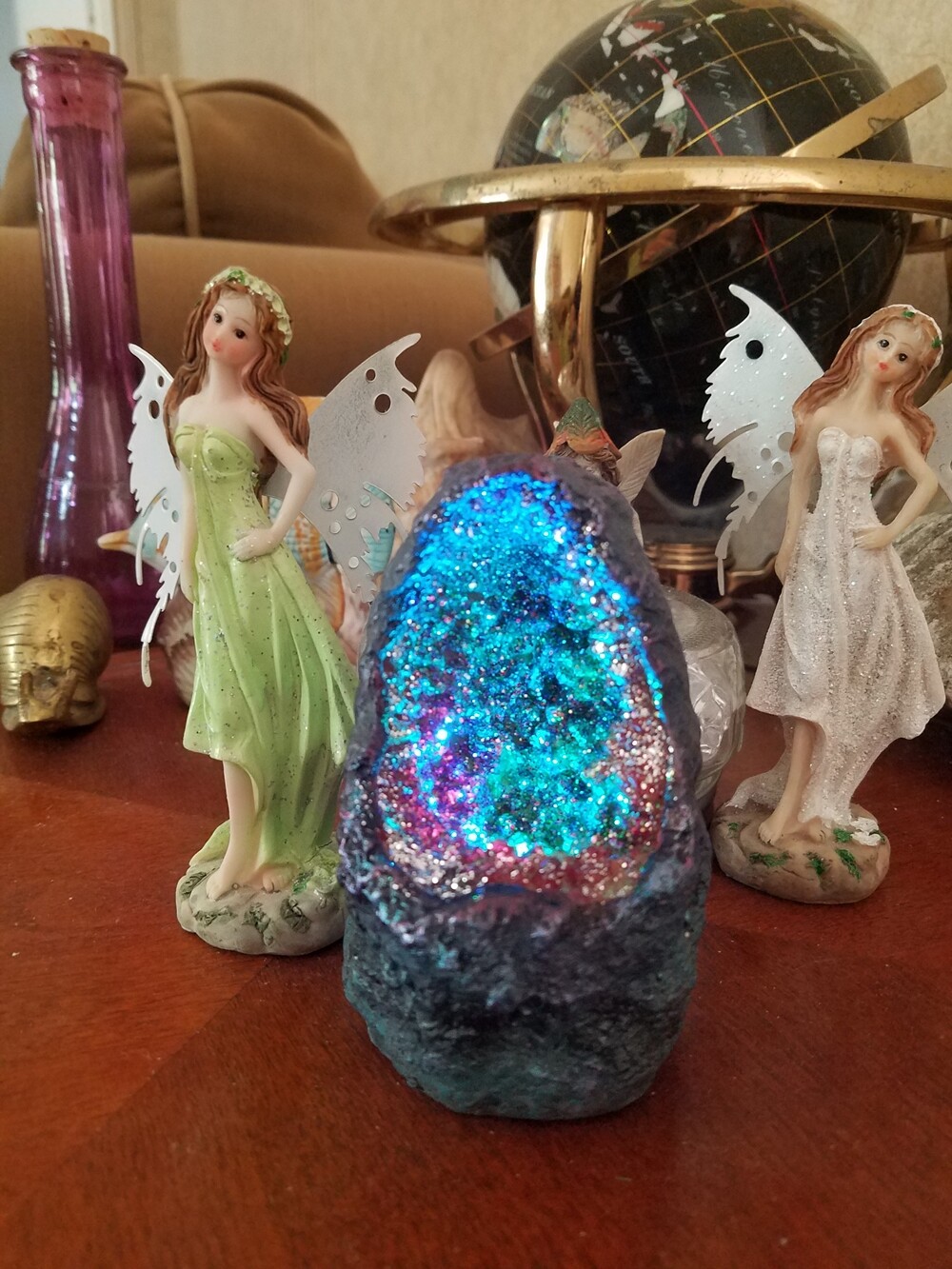 Polyresin Cool Geode Crystal Stone with Cool Color changing Led H – 4″ 71886