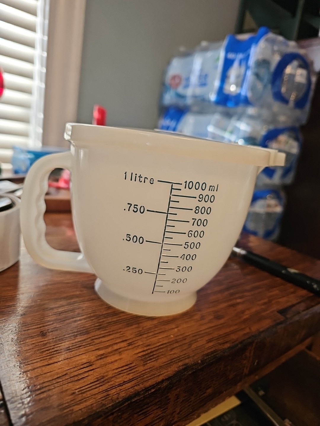 Vintage Tupperware 4 Cup Mix & Store Measuring Pitcher Red / Blue 1288-1 w/ Lid