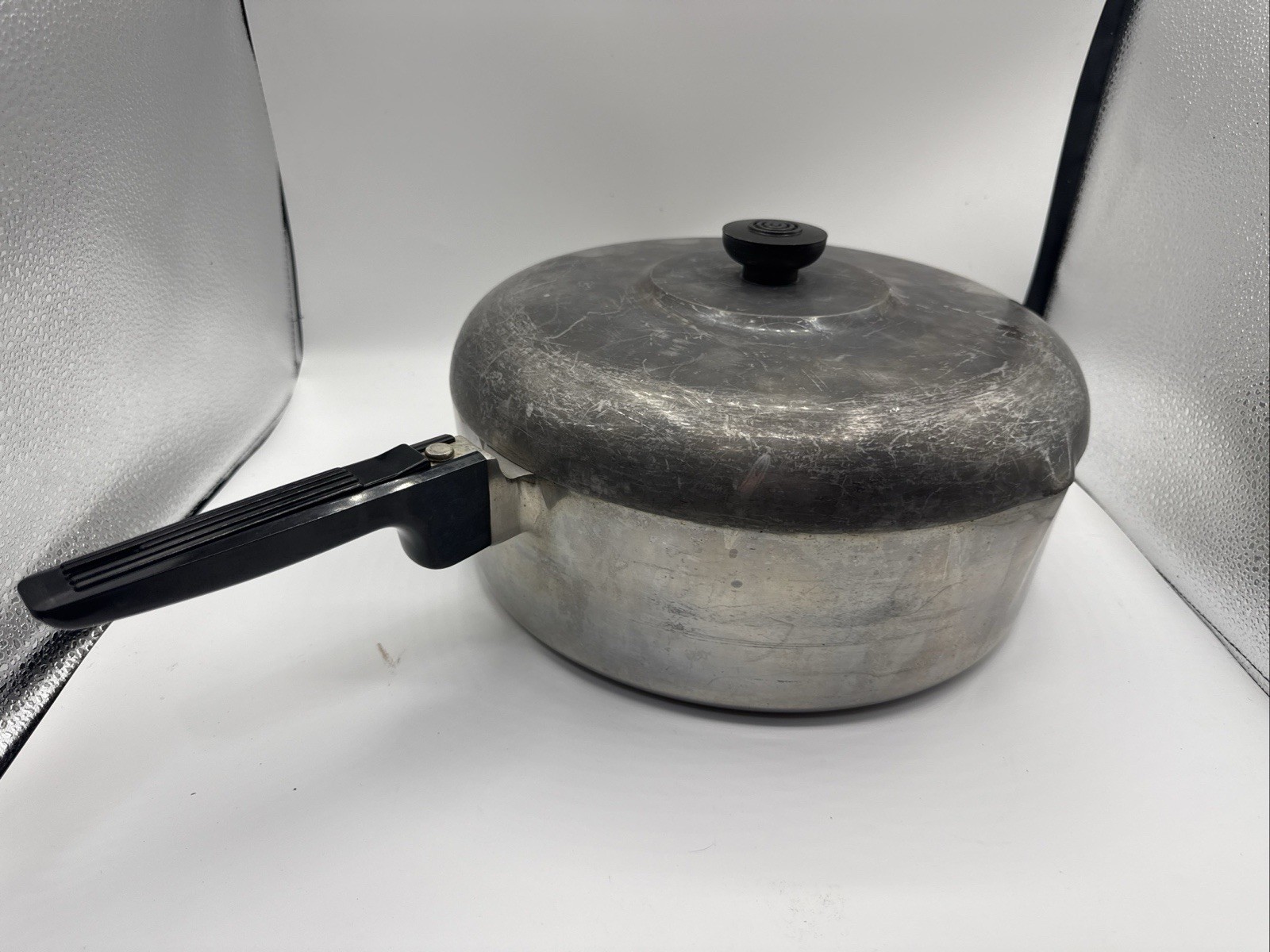 Magnalite classic 12” clean chicken fryer skillet pan with domed cover #4572.