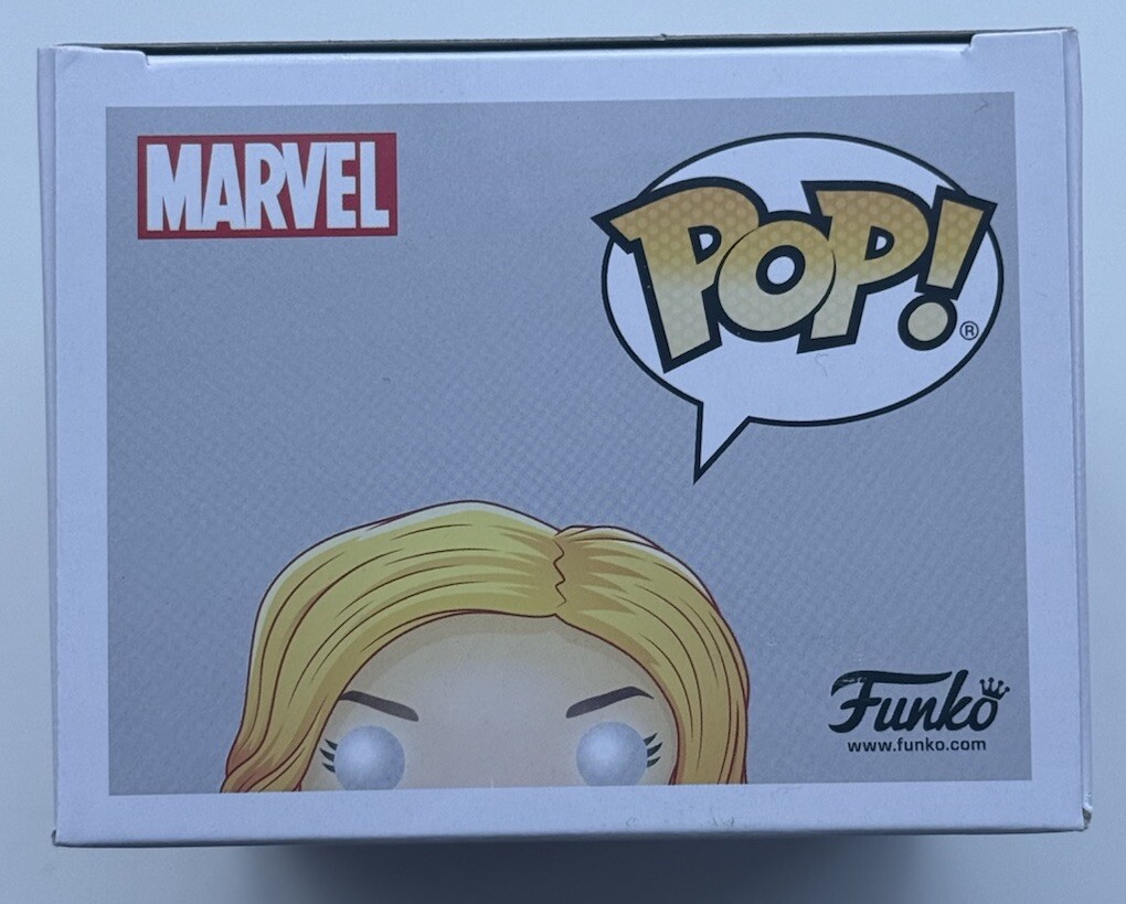 Funko Marvel Collector Corps Glows in the Dark Captain Marvel 446 W/ Protector