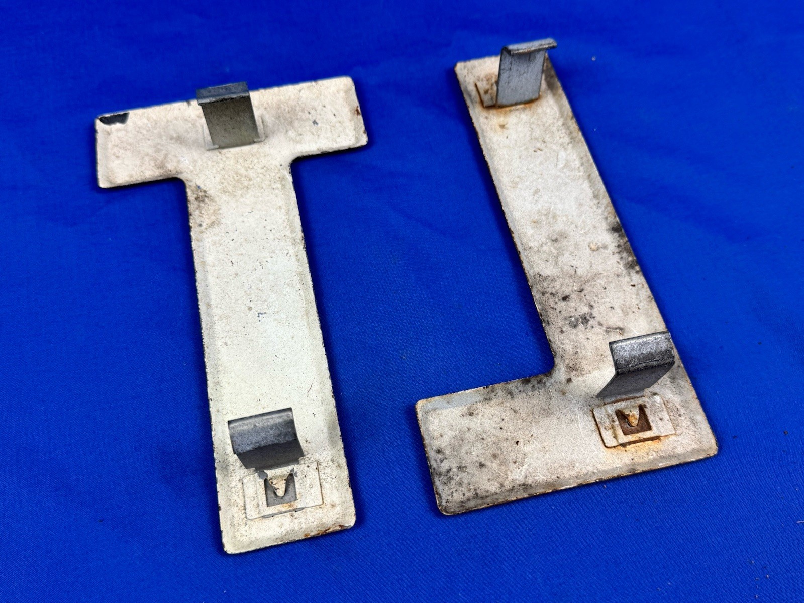 Vintage “L & T” Metal Sign Letters w/ Clips 7.5″H Marquee Signage, Chippy Paint