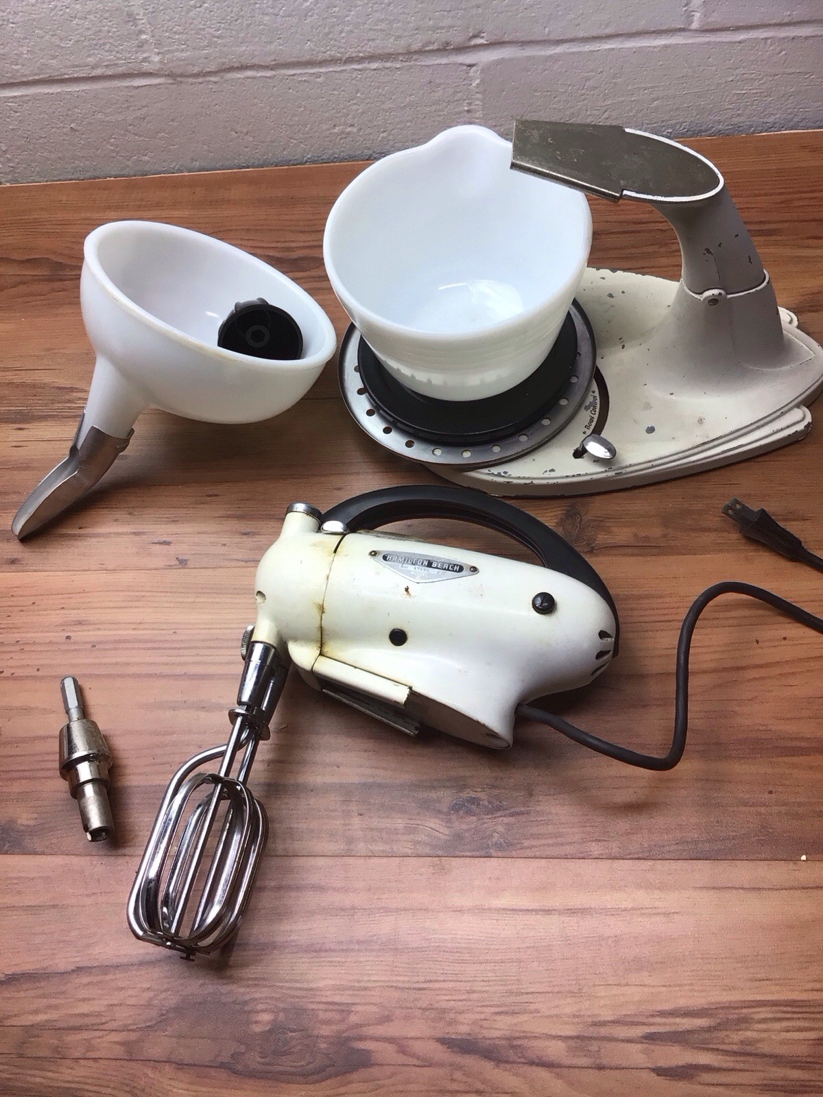 Vintage 1940’s Hamilton Beach Mixer And Juicer One Milk Glass Bowl Model G RUNS