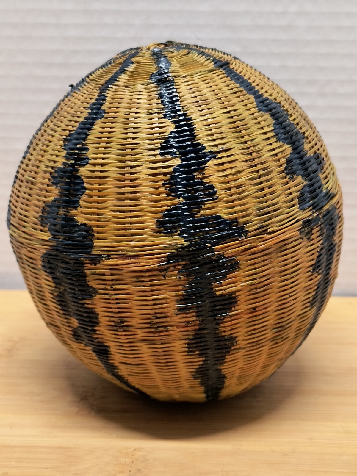 Lidded Woven Basket W/ 9 Woven Coasters (Shagai Handicrafts) 6″ Tall 5″ Diameter