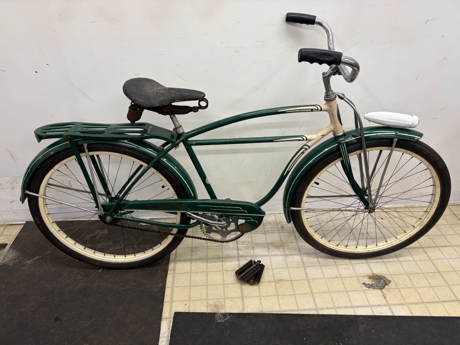 Schwinn 1954 Schwinn Hornet 26″ Mens Bicycle Vintage Collectable