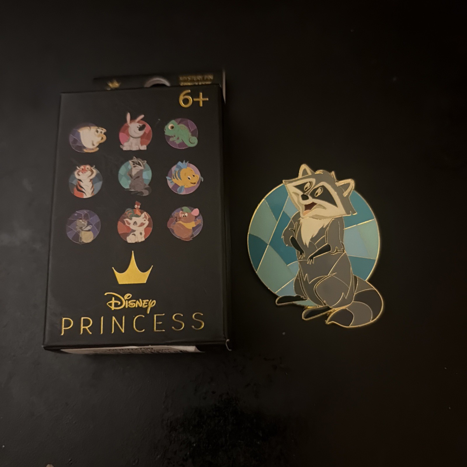 Meeko – Loungefly Disney Princess Pocahontas Mystery Pin Epinglette – NIB