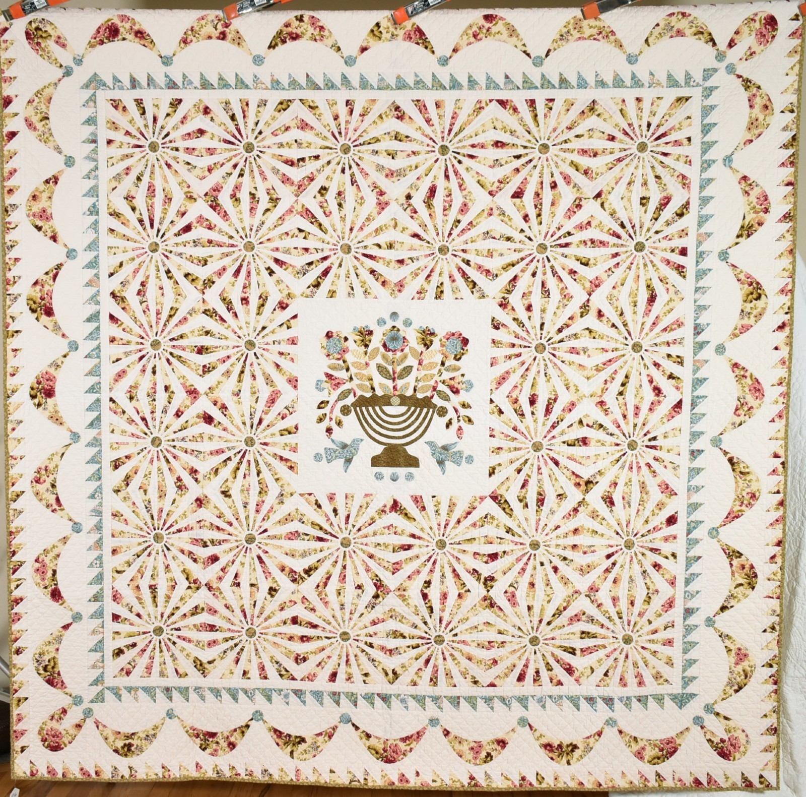 OUTSTANDING Sunbeam Quilt w/ Baltimore Album Center Medallion, Multiple Borders!