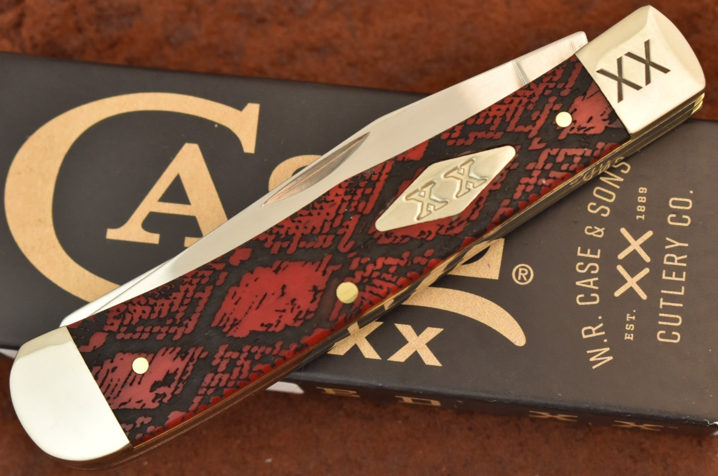 CASE XX USA DARK RED SNAKE SKIN BONE FULL SIZE TRAPPER KNIFE 2025 6254 SS