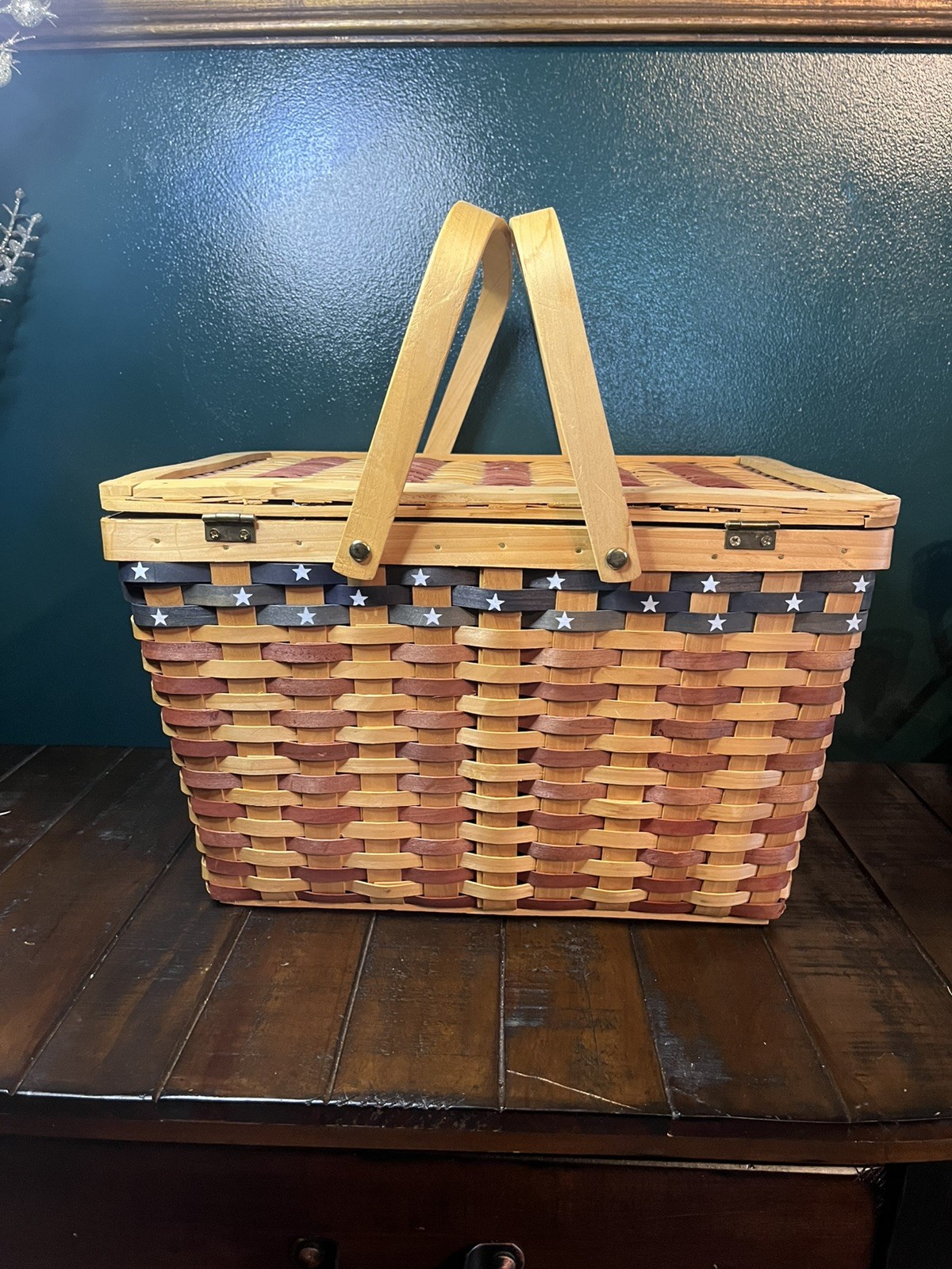 Red White & Blue American Flag Patriotic Wicker Picnic Basket w/ Handles Vintage
