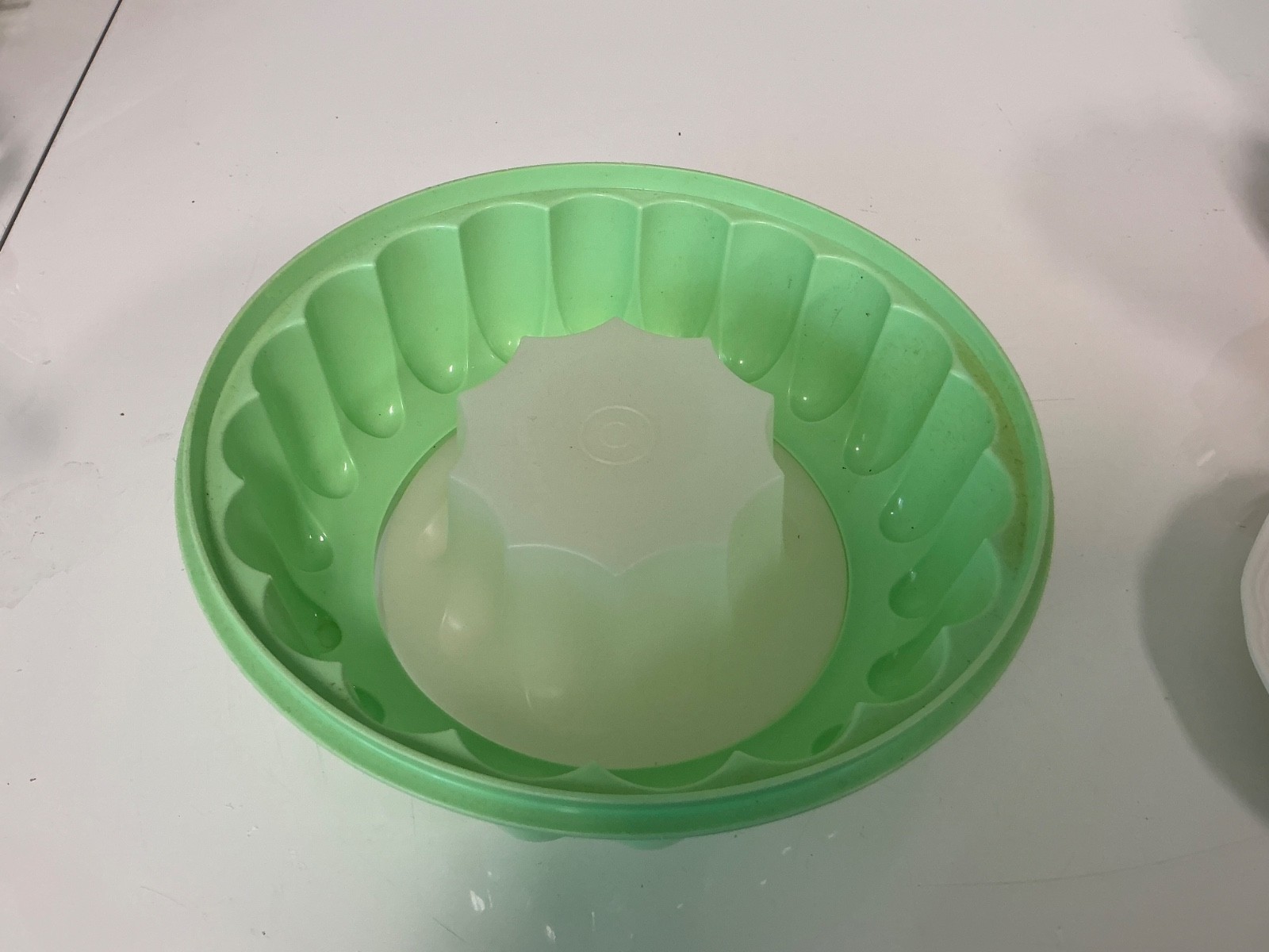 Tupperware 2 Piece Jel-N-Serve Jello Mold Ice Ring Easter Green Color 1201