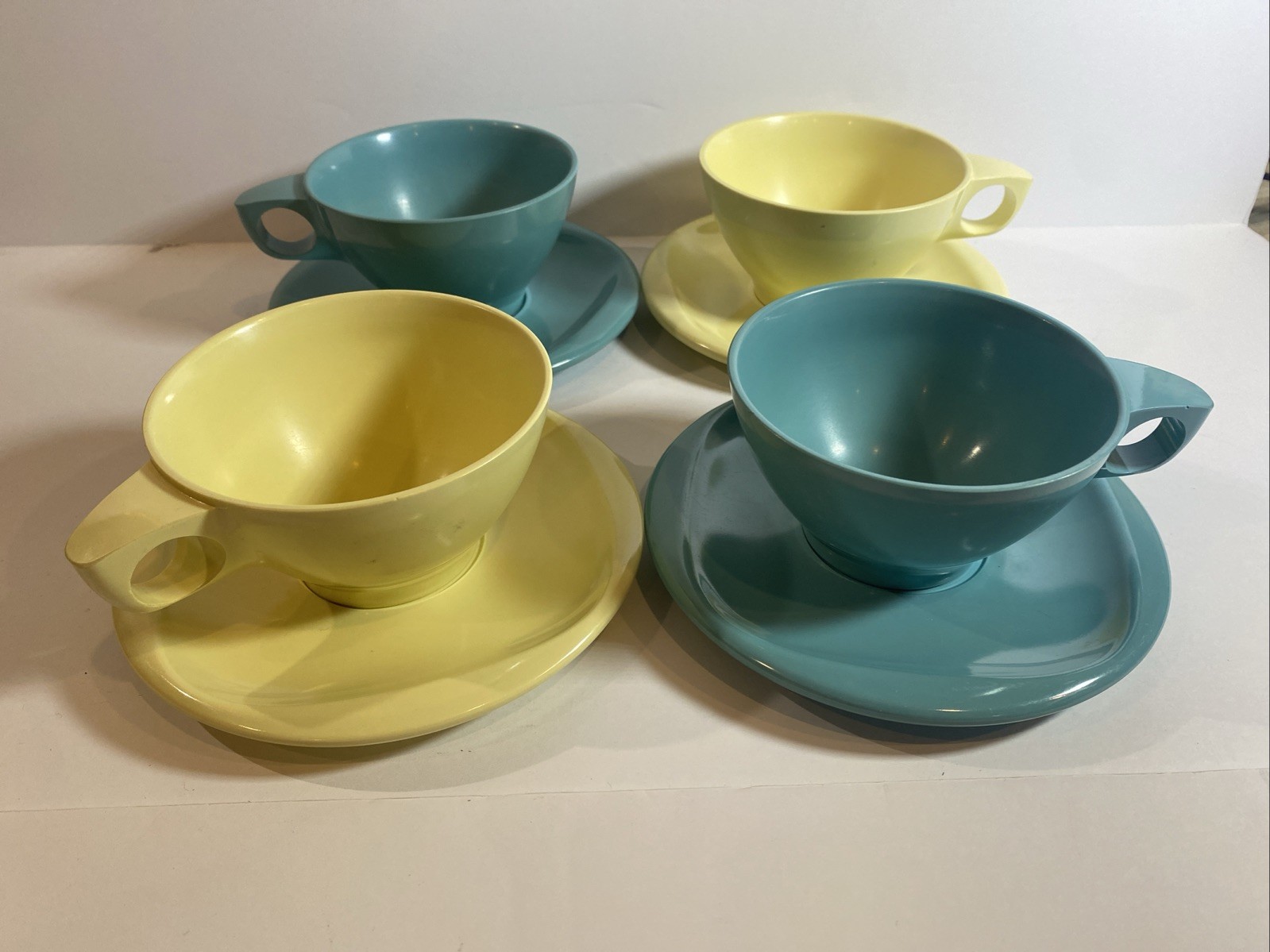 Vintage Boontonware Melamine Tea Cups & Saucers Set of 4 Blue Yellow USA