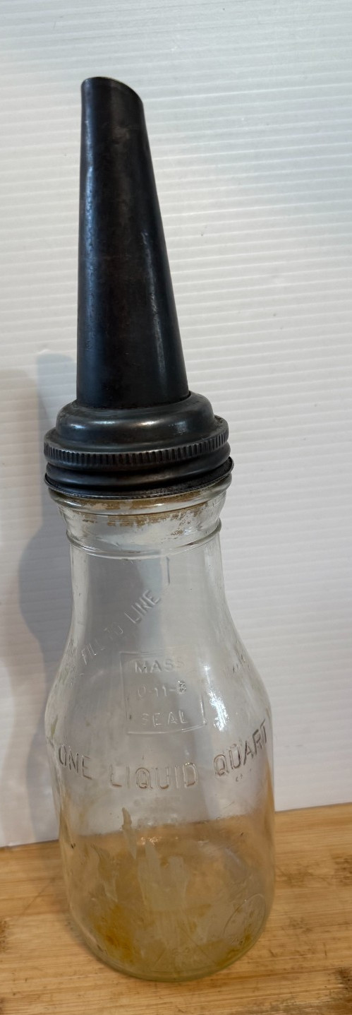 Vintage Glass Advertising Oil Bottle Mass Seal 0-11-B The Master Mfg Co BW-1228