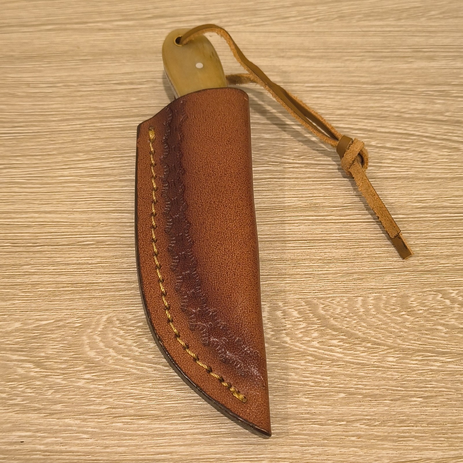 Hunting Fixed Blade Drop Point Knife Damascus Steel Full Tang Bone Sheath
