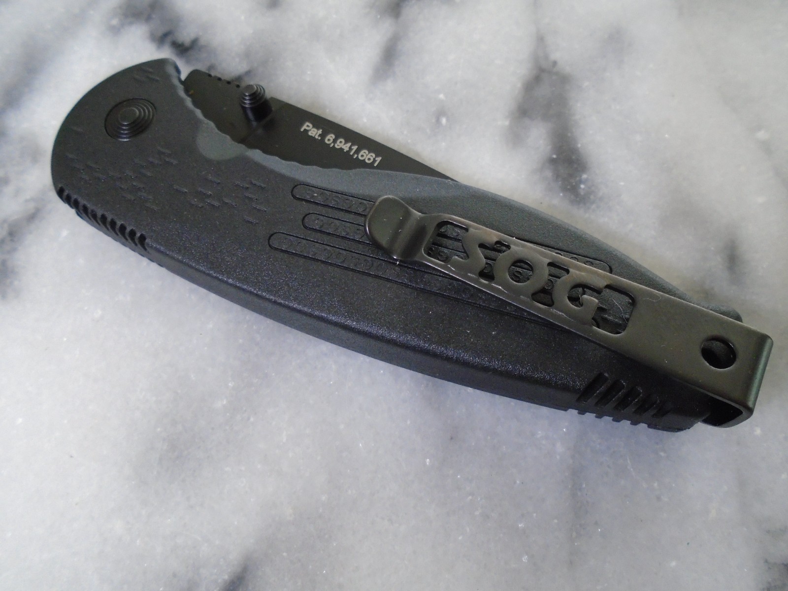 SOG Aegis Mini Assisted Open Pocket Knife Arc Lock Folder Aus-8 Rc 57-58 AE-22