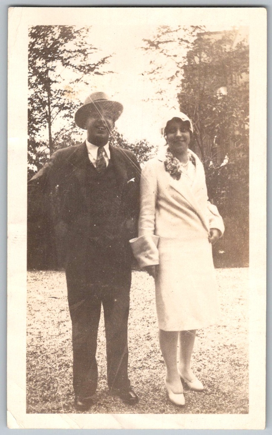 Vtg B&W Snapshot Fashionable Man & Woman Couple Coat Hat Fashion Outdoor 1928