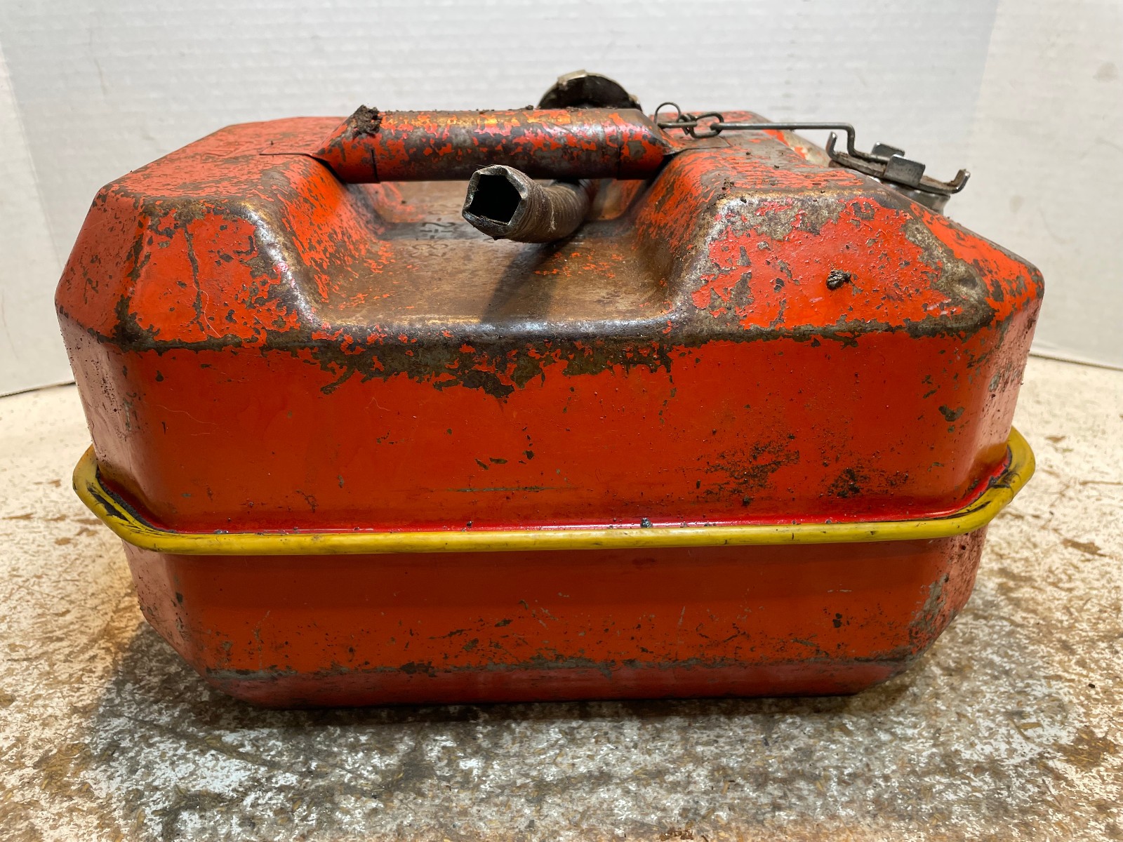 BLITZ USMC Fuel Mate 9.5 Liters 2 1/2 Gallon Metal Gas Can