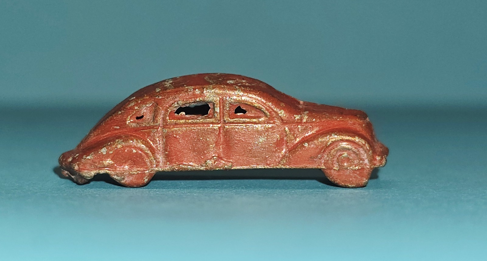 (1) 1934 Chrysler Airflow Car Tootsietoy Tootsie Toy Miniature 0.32″ T x 1″ L