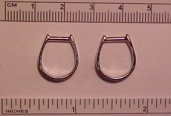 RDLC Western Oxbow Stirrups in Traditional 1:9 Model Horse Scale – SILVER TONED