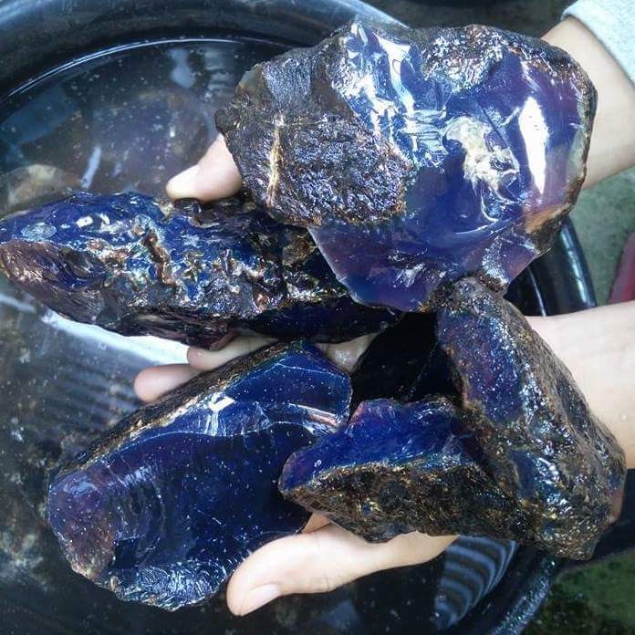 SMALL PIECES OF NATURAL UNTREATED HQ ROUGH BLUE AMBER SUMATRA INDONESIA