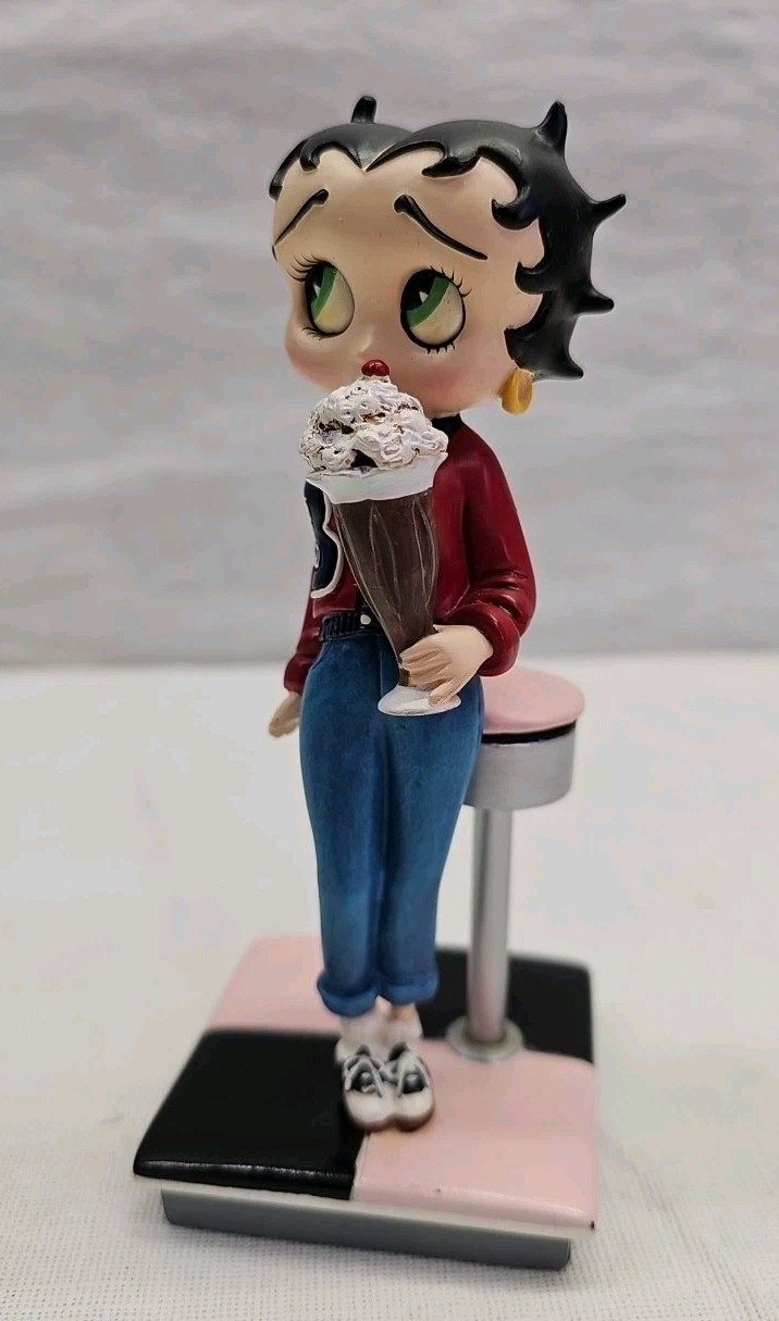 Betty Boop Campus Cutie by Danbury Mint Figurine 6.5 Inches Tall