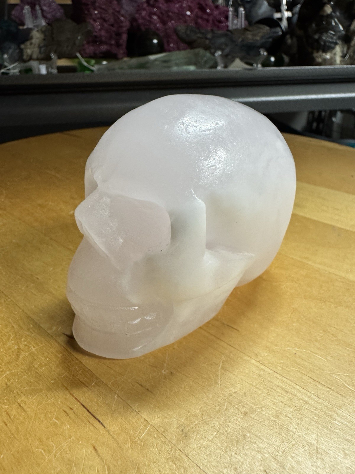 6980 Mangano Calcite Skull Uv Reactive 2.9”T 2.1”W 3.5”L Wt. 1 Lb. 3 Oz.