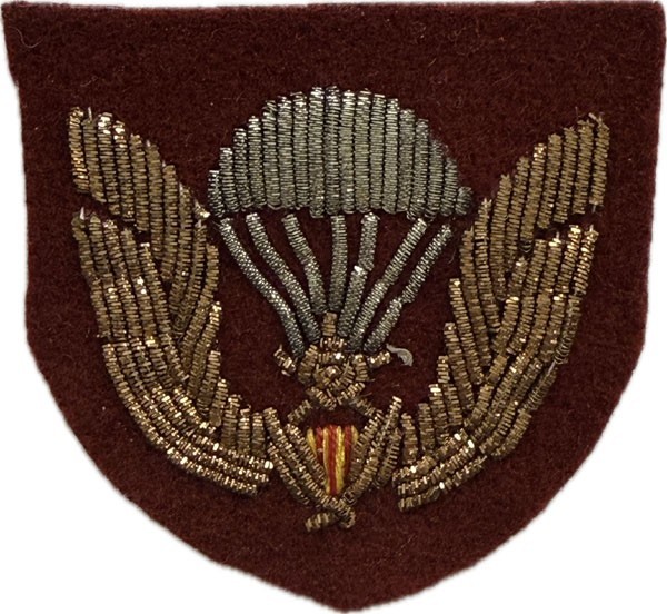 WARTIME ARVN AIRBORNE BULLION BERET BADGE (513)