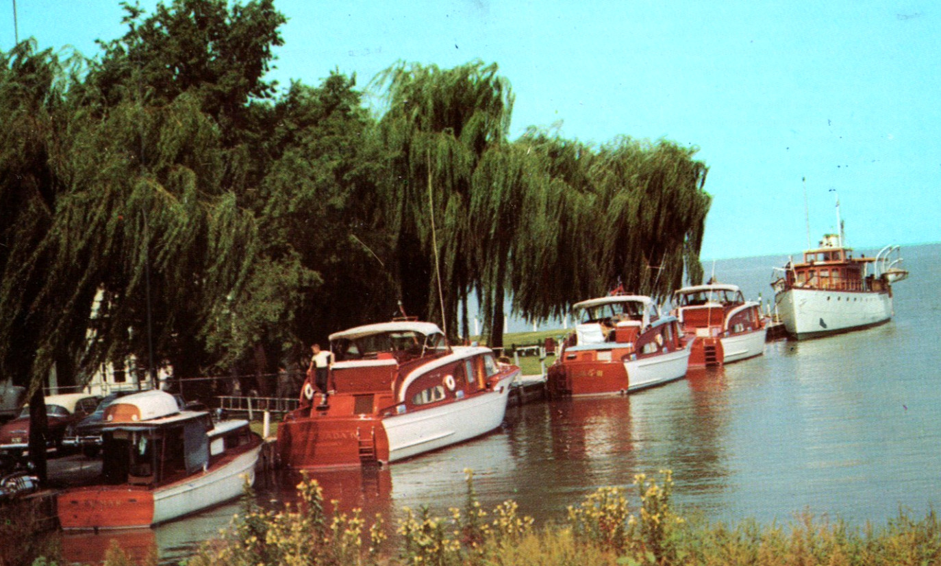 Vintage – Ohio’s Lake erie Vacationland Boats on Water – Postcard – P4