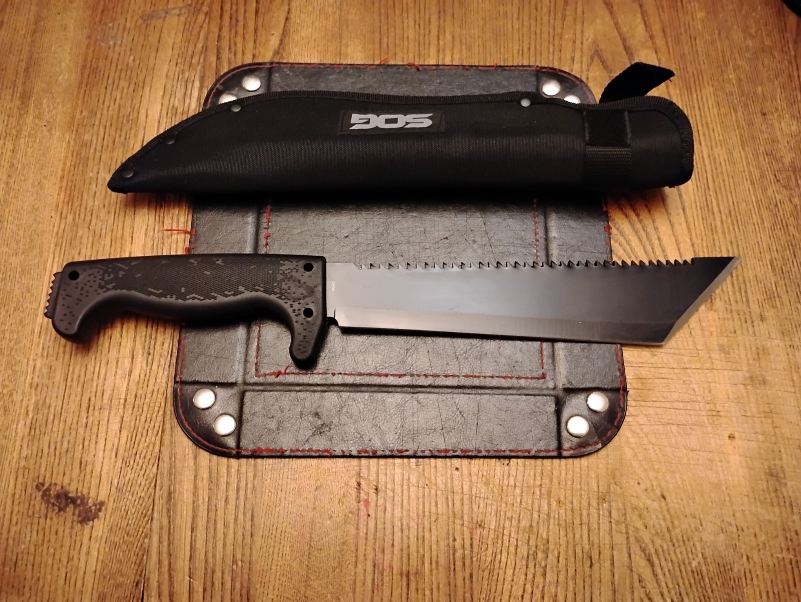 SOG SOGFARI machete 10″ Stainless Steel Blade Rubber & GFN Handle Nylon Sheath