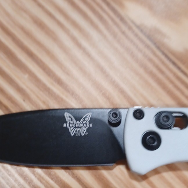 Benchmade Mini Bugout 533 Pocketknife CPM-S30V Drop Point White Manual Axis