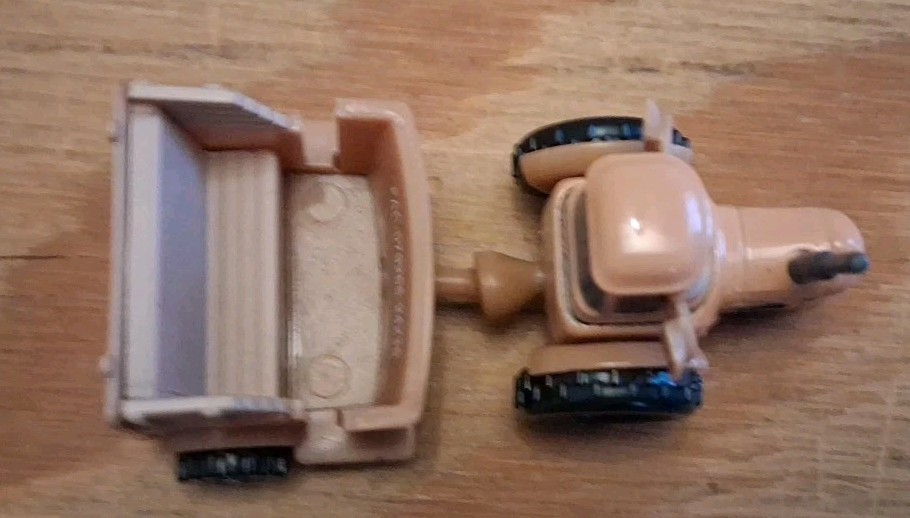 Mater’s Junkyard Jamboree Disney Parks Exclusive Ride Vehicle Rare Die-cast 2.5″