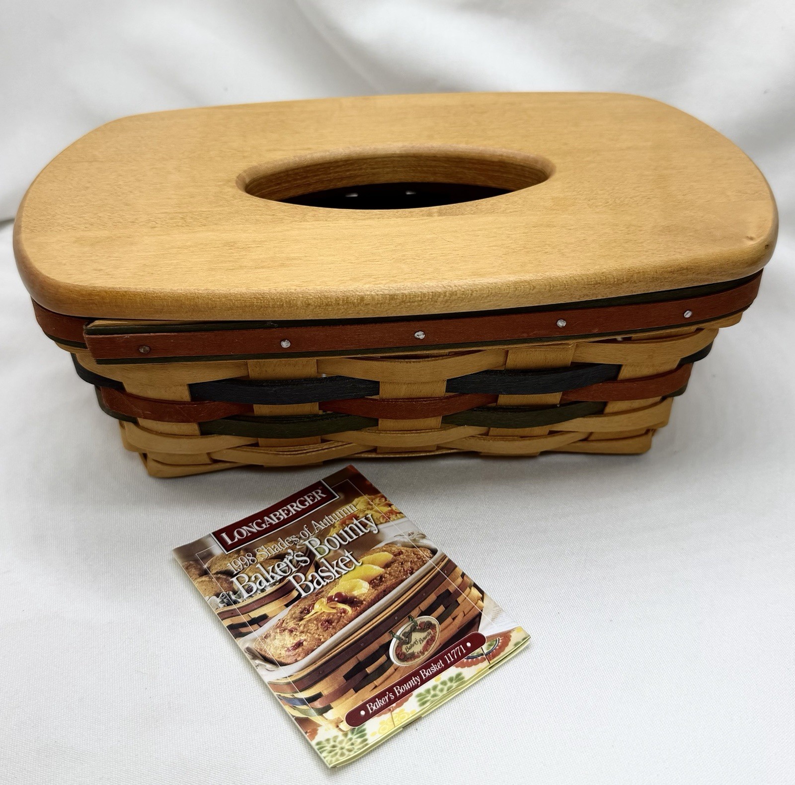 1998 Signed Longaberger Handwoven Bounty Basket Tissue Basket W/lid Looks Great