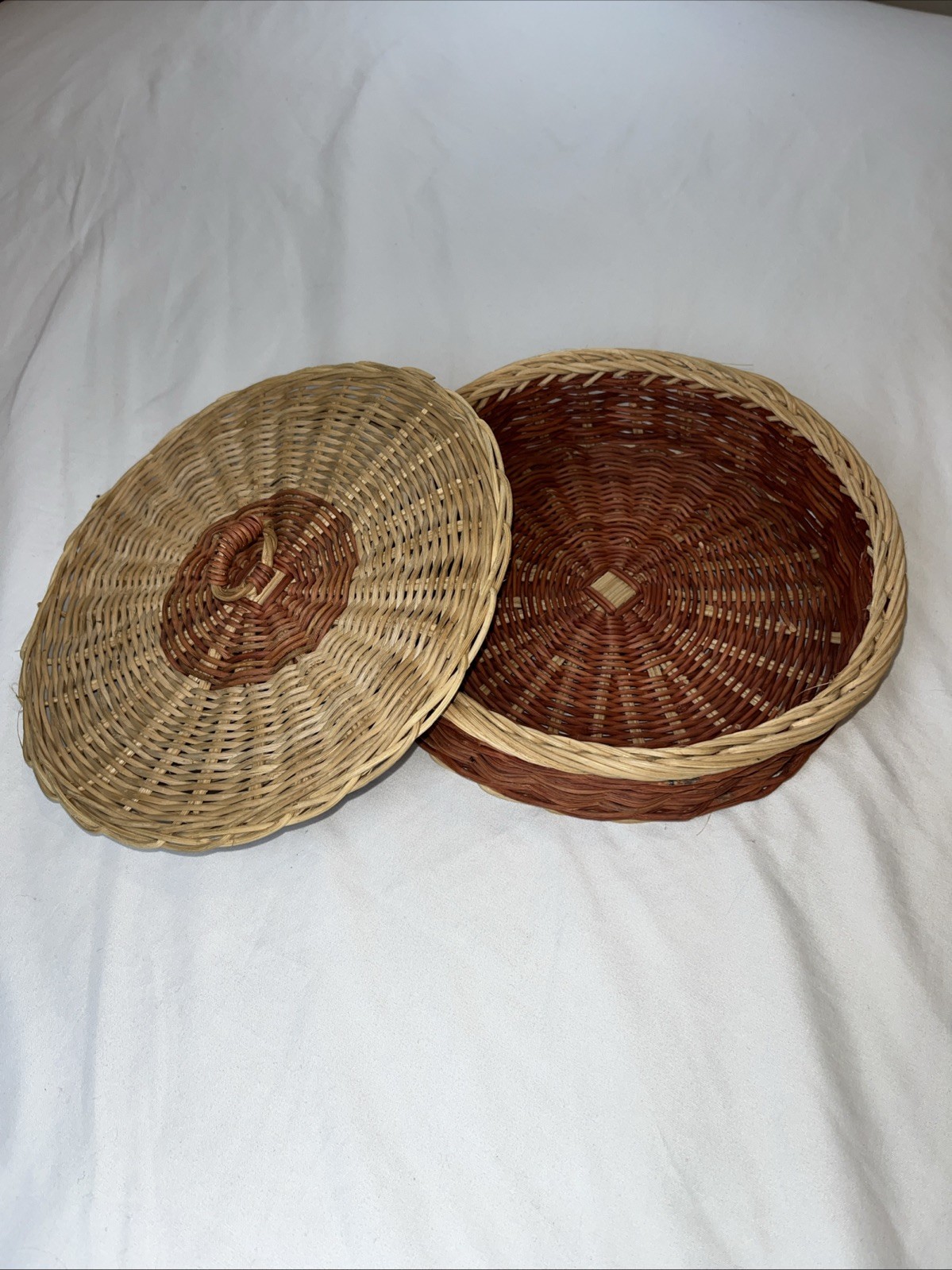 Vintage Circle Shaped Basket with Lid Two Tone