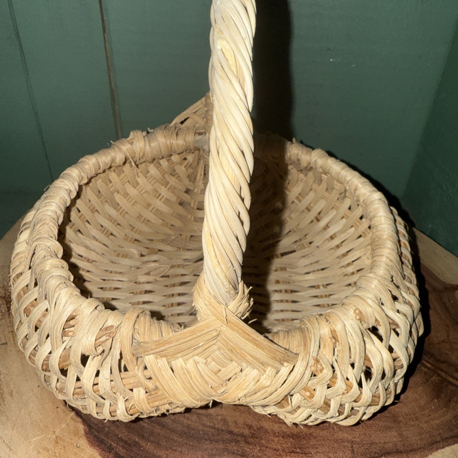 Vintage 9″ Tall Hand-Woven Buttocks Egg Gathering Wicker Basket 9 Inches Wide