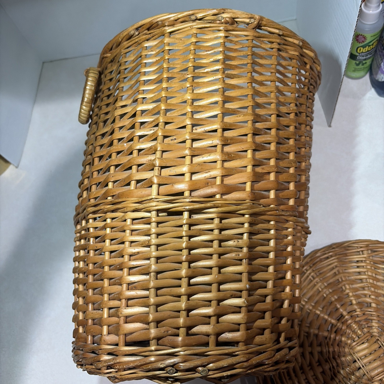 Vintage Wicker Basket Hamper/Trash Can with Lid and Loop Handle Boho Decor Med