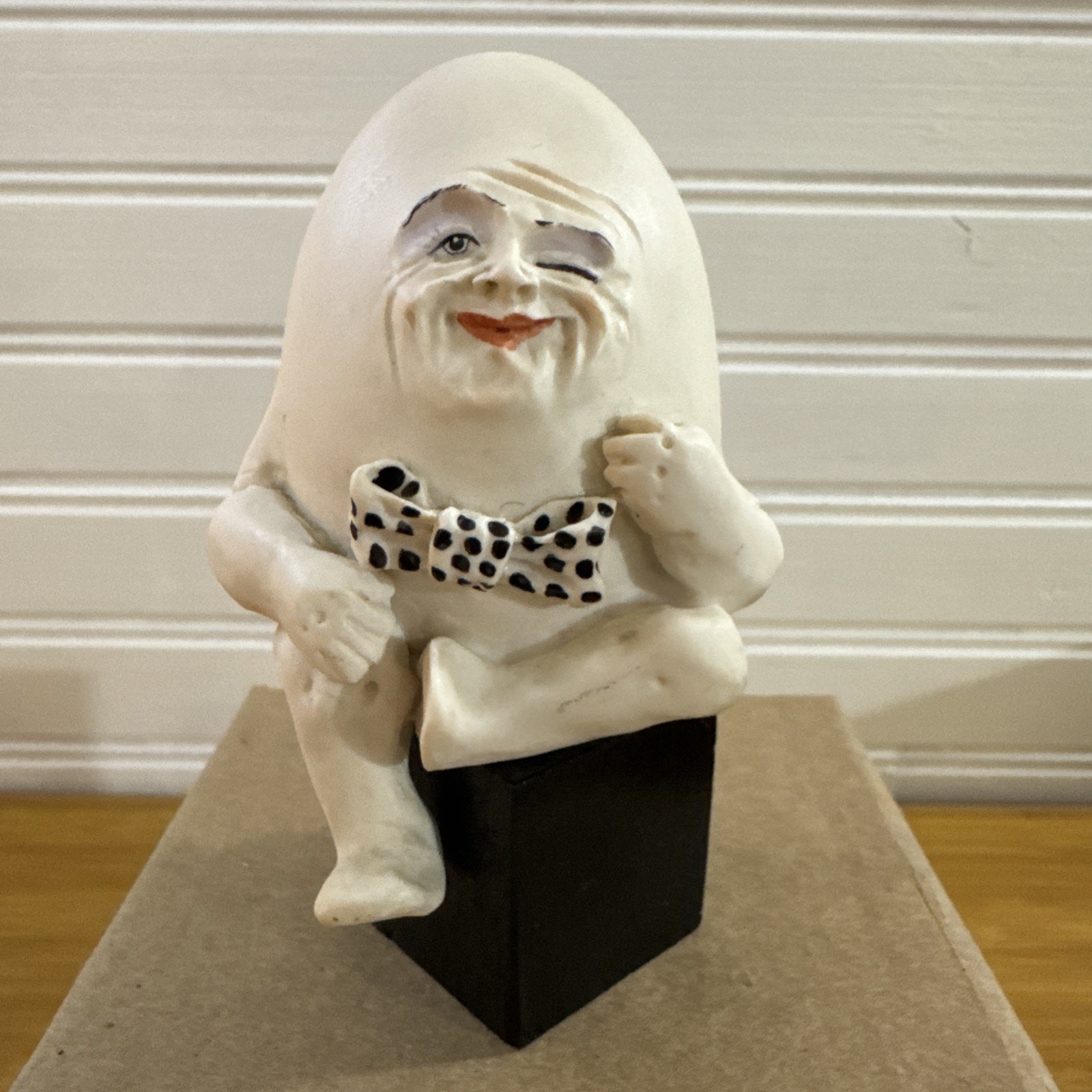 Allyson Nagel 4″ Winking Egg Figurine – Checkered Bow Tie 1993 Made in Taiwan