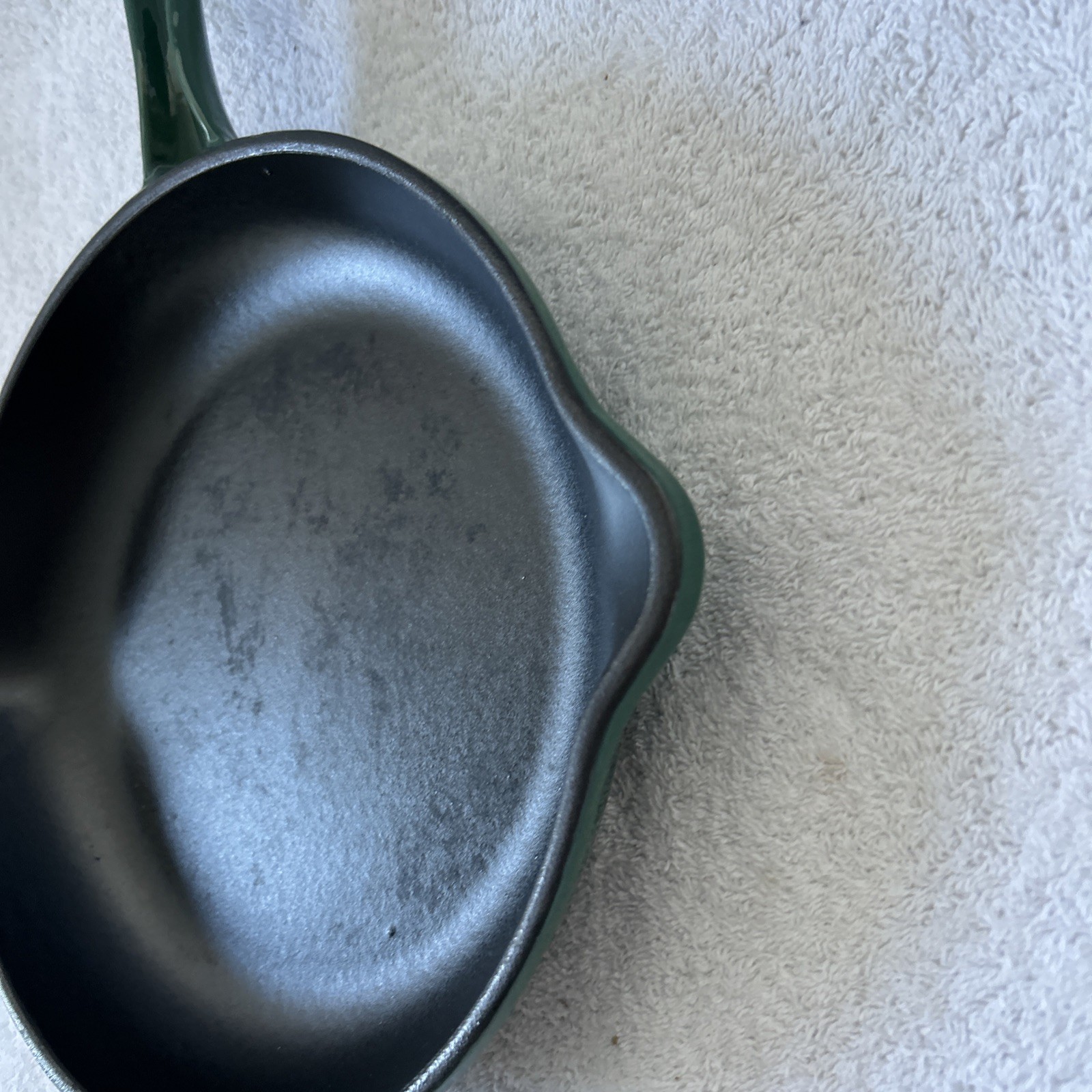 Crofton 9” Green Cast Iron Enameled Skillet Pan Dual Pour Spouts