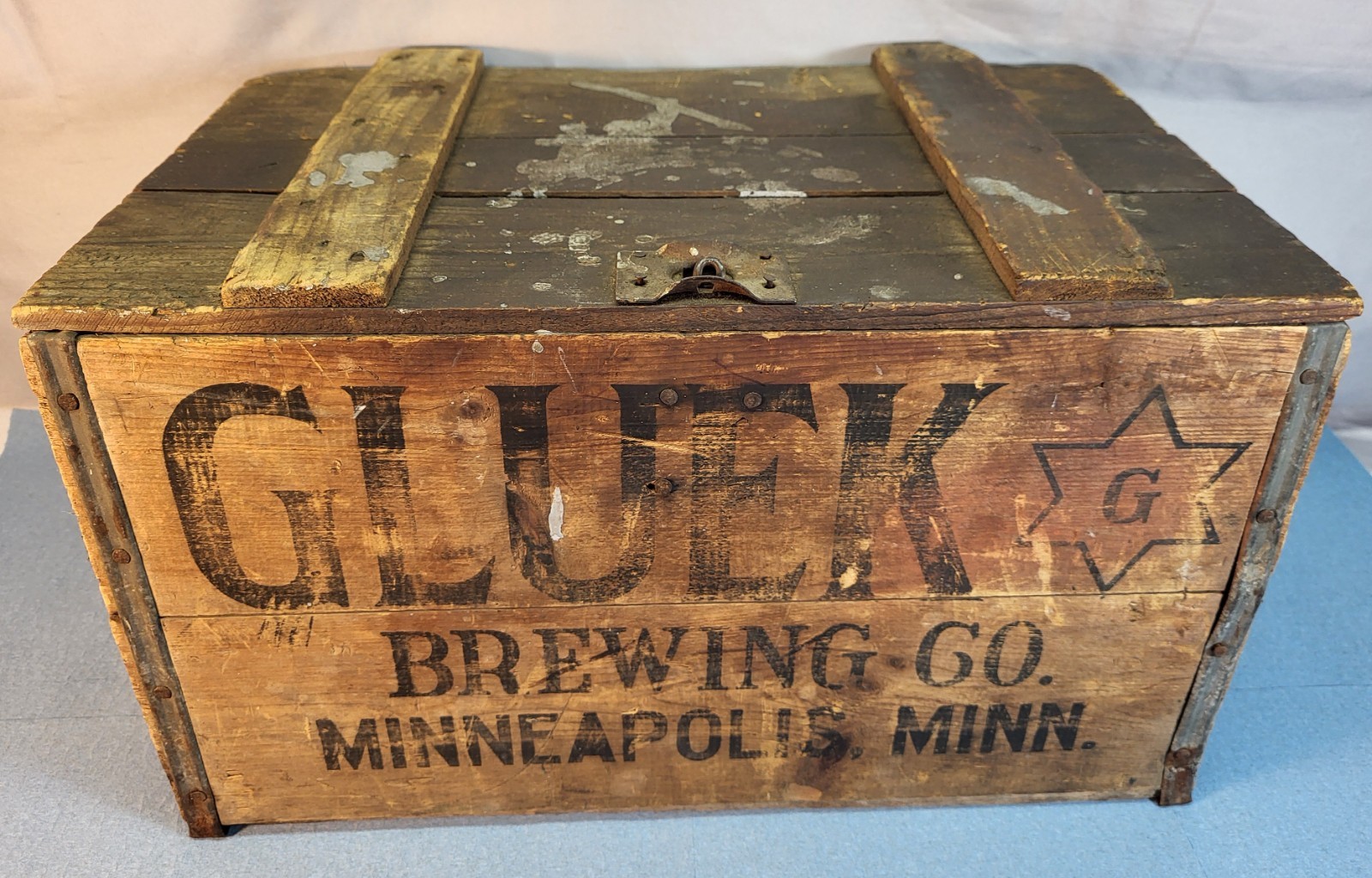 Vintage Gluek Brewing Co. Minneapolis, Minn. Wood Beer Bottle Crate/Box w/Lid