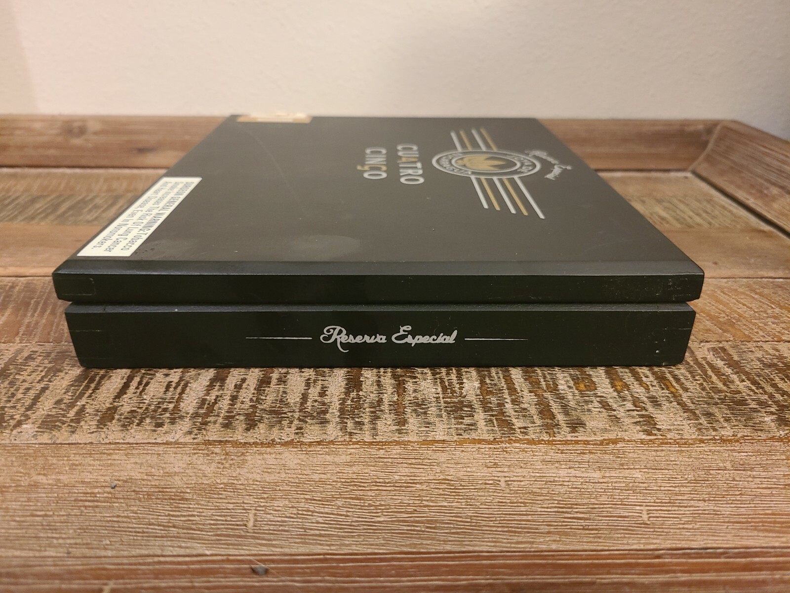 Empty Cuatro Cinco Joya De Nicaragua Wood Cigar Box 9 1/4″ x 7 3/4″ x 1 1/4″