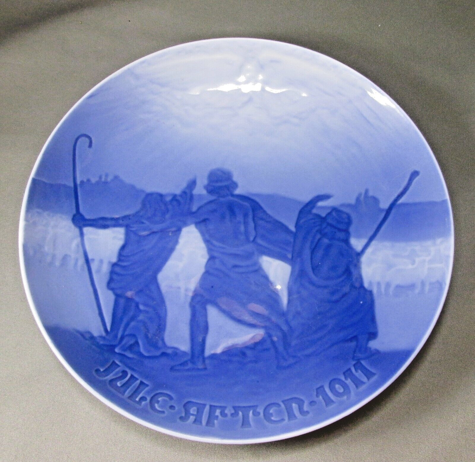 1911 BING & GRONDAHL (B&G) DENMARK ANNUAL CHRISTMAS PLATE “ANGELS AND SHEPHERDS”