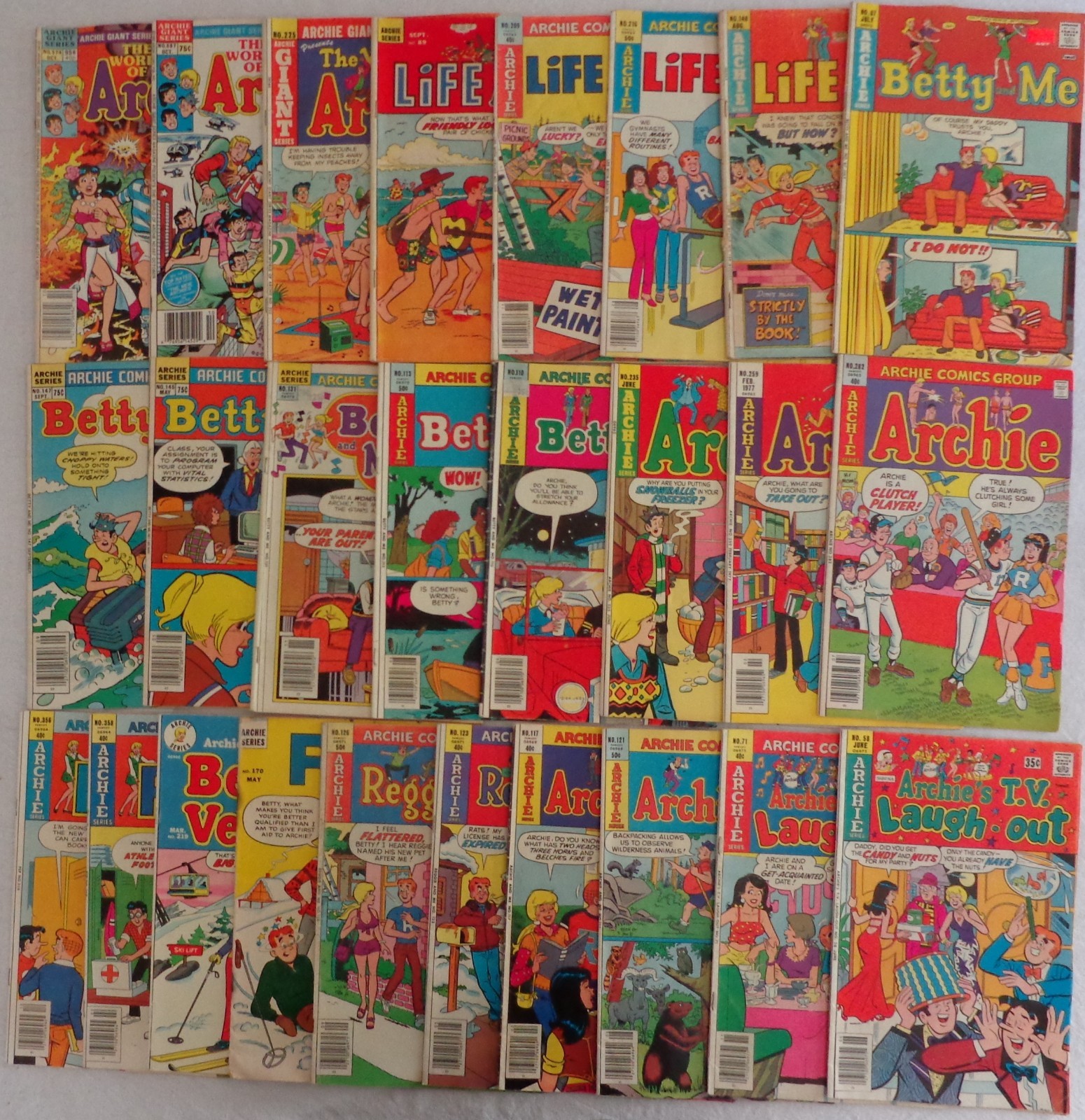 Archie Comics BETTY AND VERONICA Lot Of 26 Issues, Nice Variety Here!