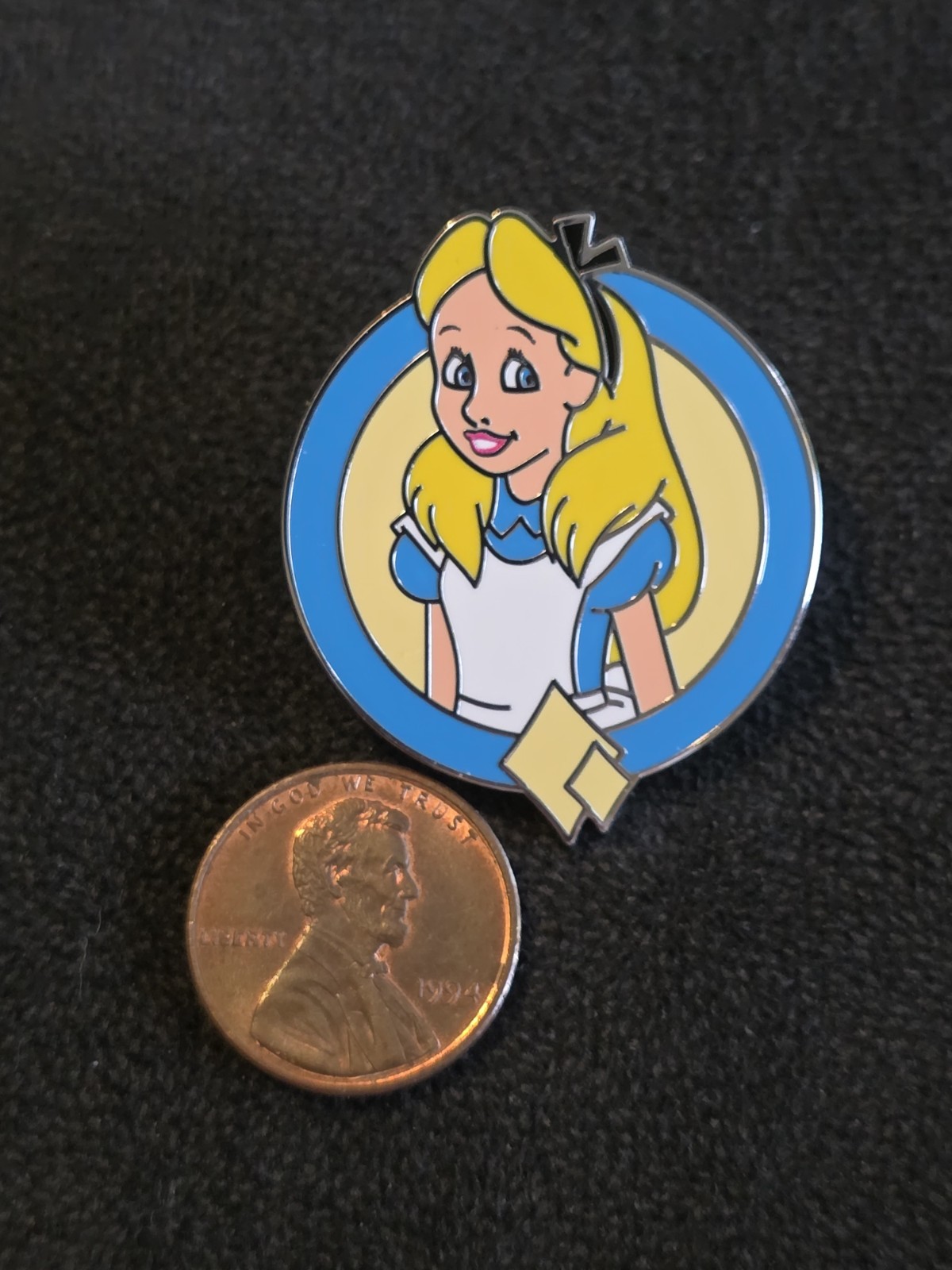 Disney 2026 Enchanted Ensemble Pin Alice in Wonderland (E)