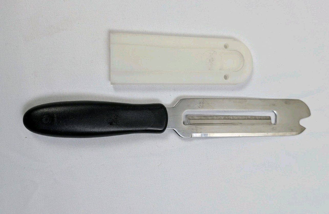 Pampered Chef Cheese Slicer Knife With Cover-EUC