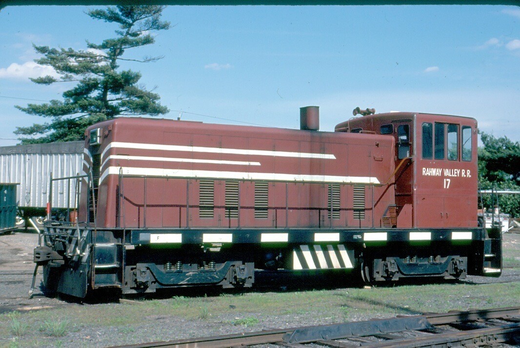 Rahway Valley 17 70 ton, Kenilworth, NJ, 06/88; Kodachrome Original