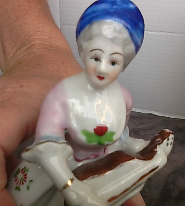 LOVELY Vintage 1920-1949 Lady Playing Guitar Gold Gilded Figurine Occupied Japan