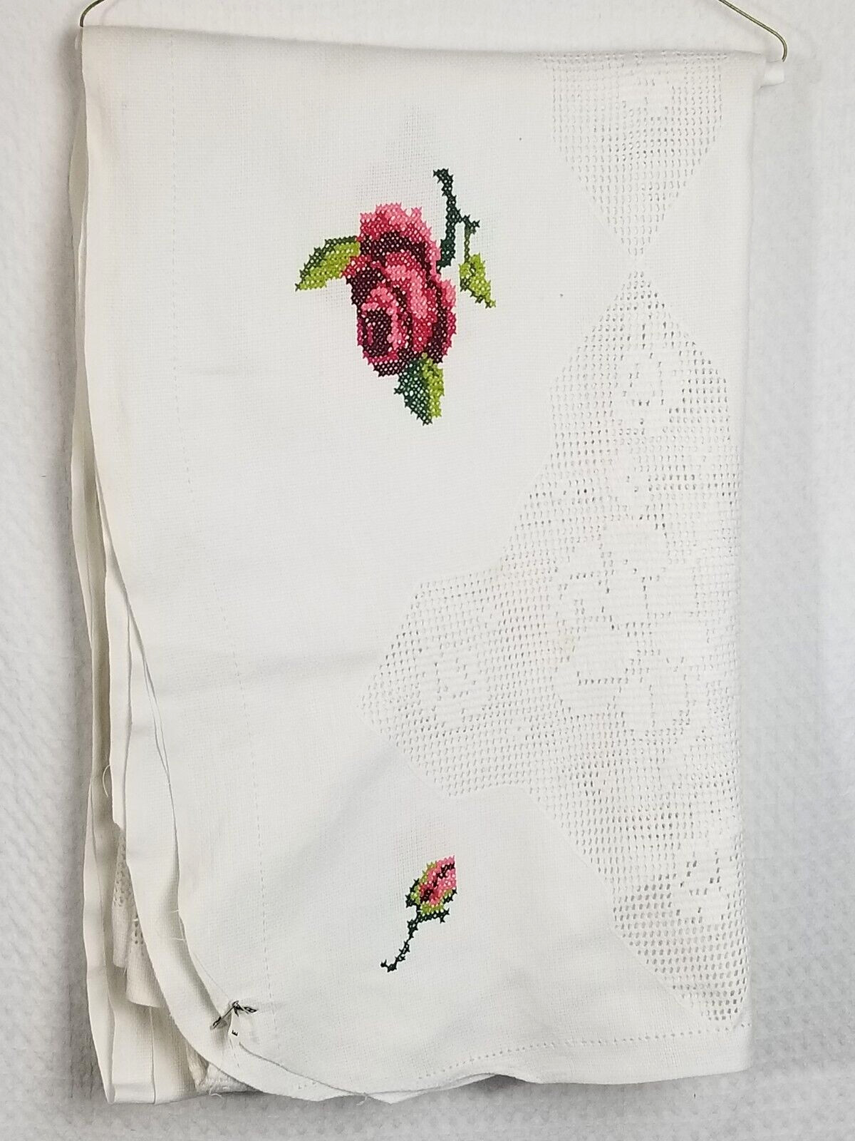 Vintage Christmas/Holiday Floral Needlepoint Waffle Table Cloth – 96 L x 60 W