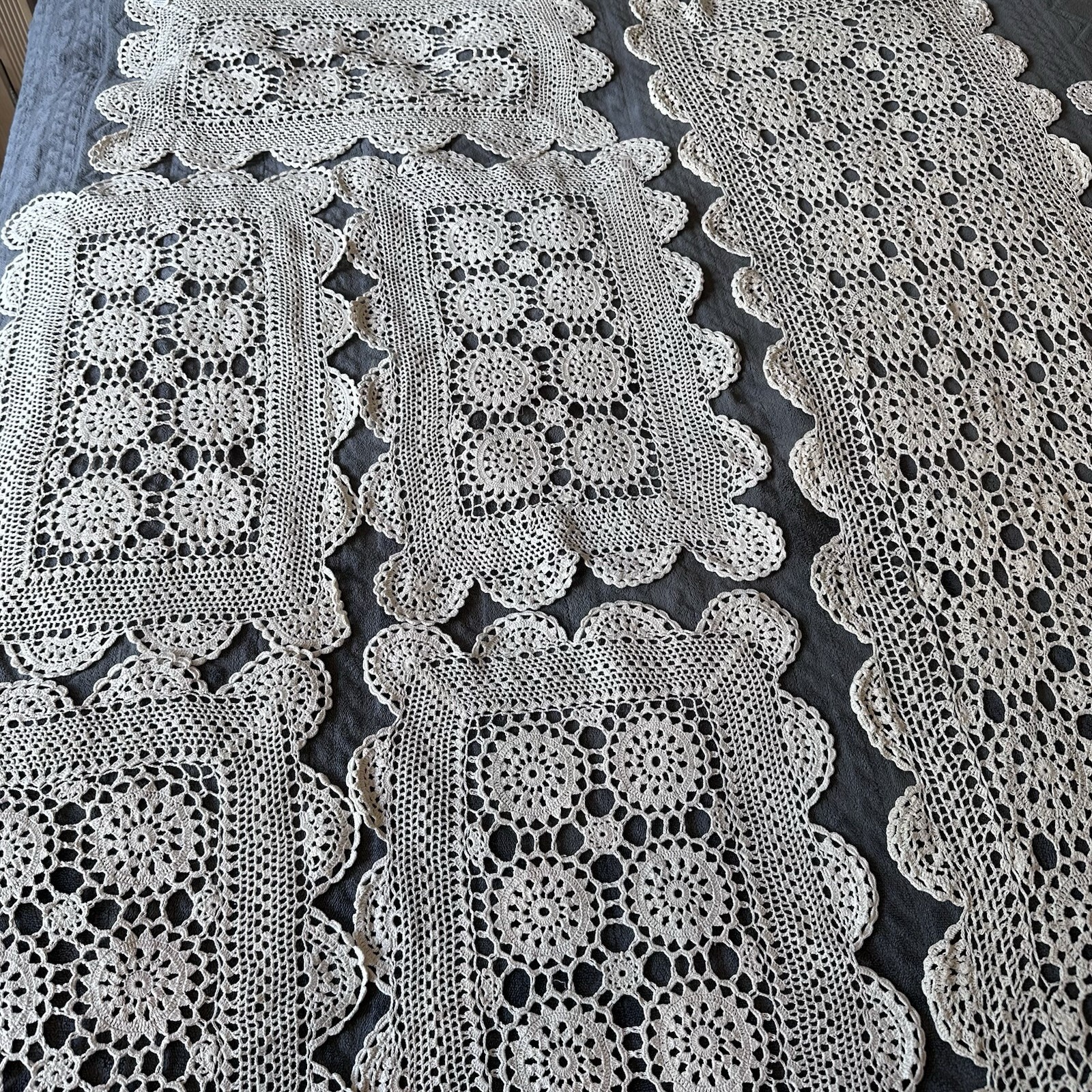 Vtg Handmade Crochet Table Runner & 7 Placemats Antique White Cotton Lace 8 Set!
