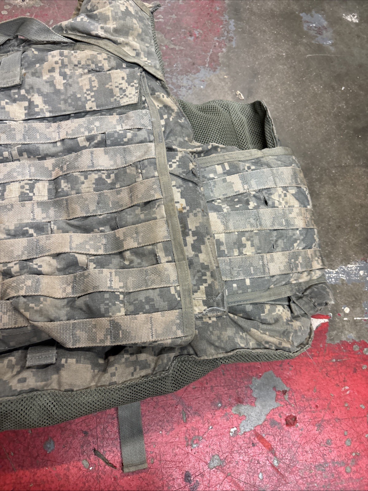ARMY ACU DIGATAL CAM BODY ARMOR PLATE CARRIER MADE W/KEVLAR INSERTS MEDIUM #C