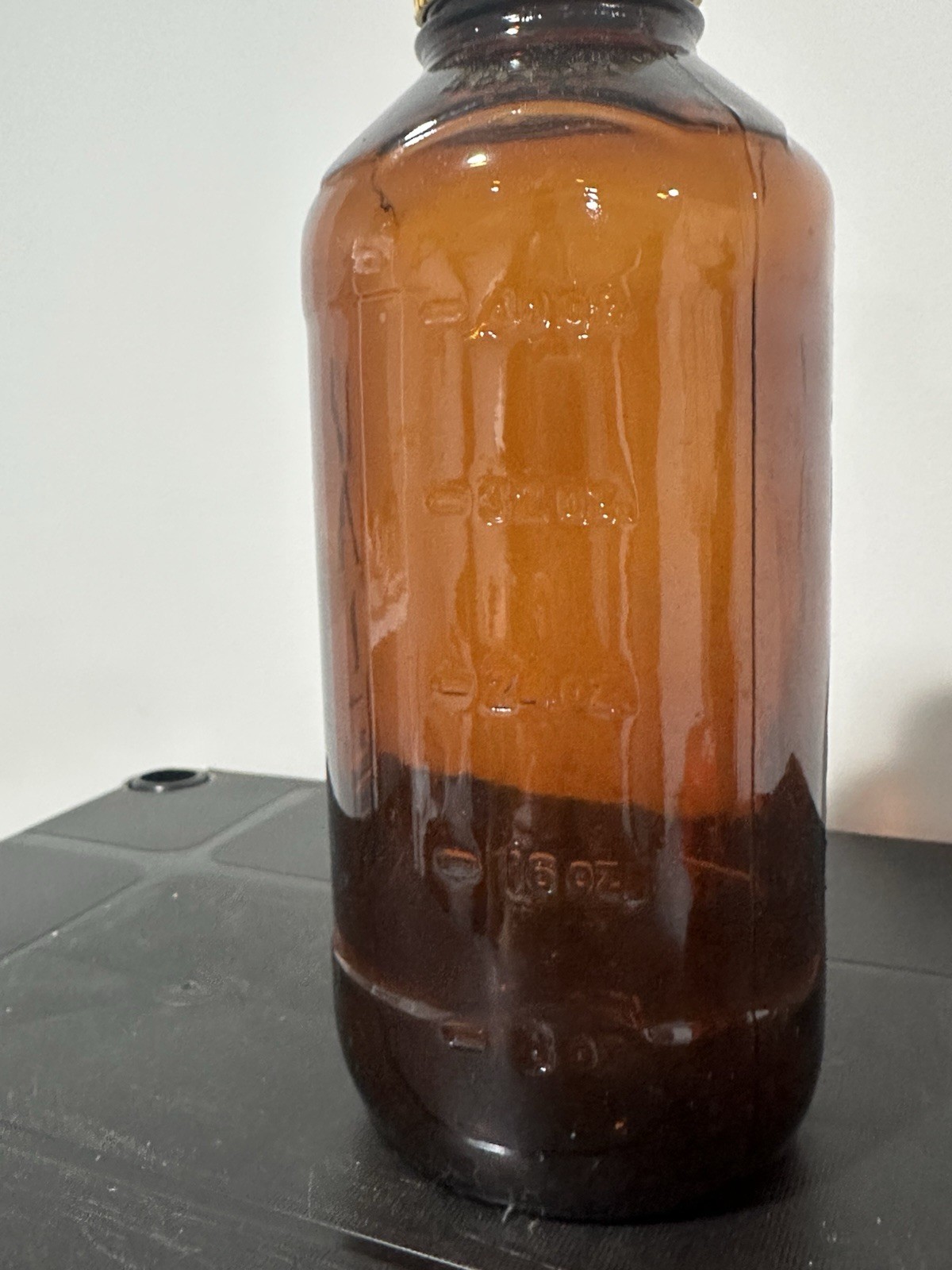 Vintage Amber Glass Refrigerator Bottle Juice Water 48 oz Jar Yellow Lid 6816