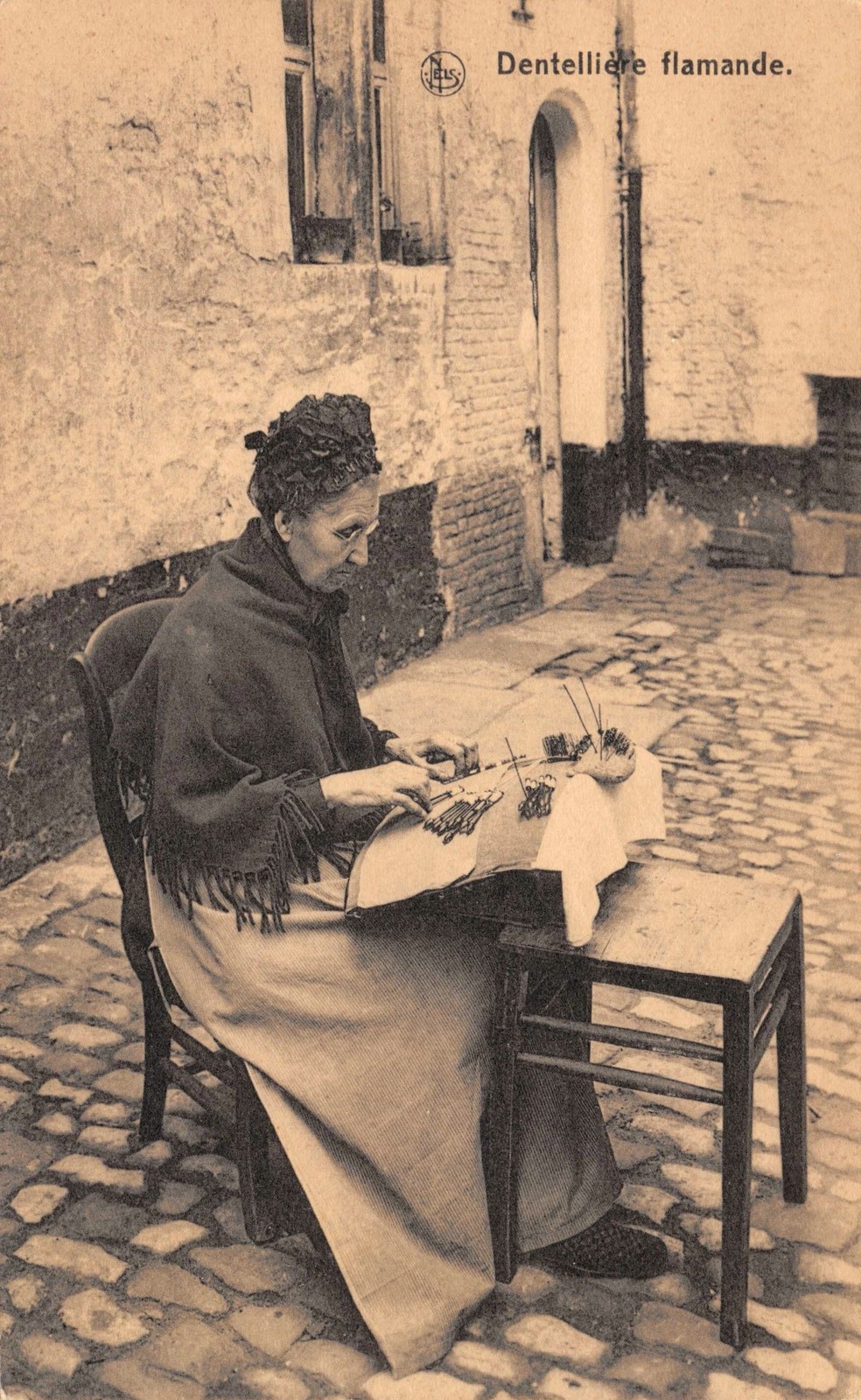 Postcard Brussels Belgium Dentelliere flamande – Flemish Lacemaker