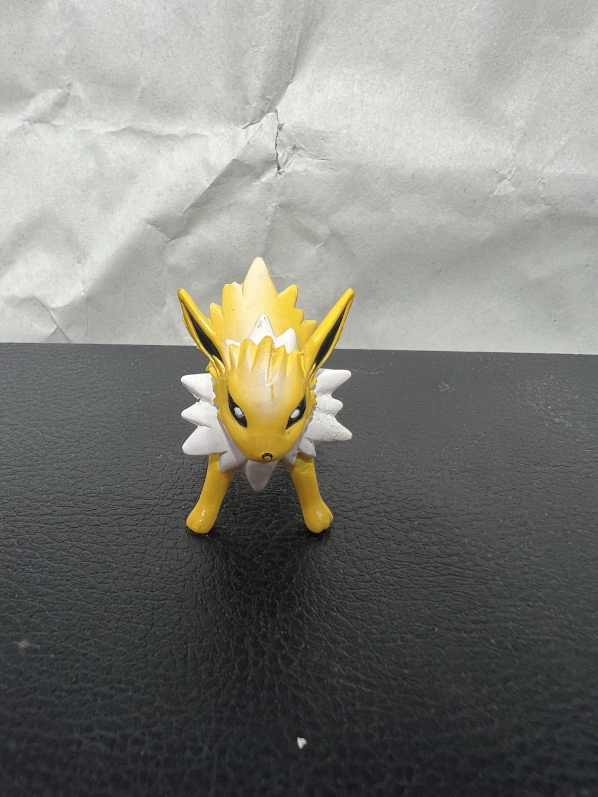 Vintage Tomy Nintendo Pokemon Jolteon CGTSJ 2″ PVC Plastic Figure JM0008