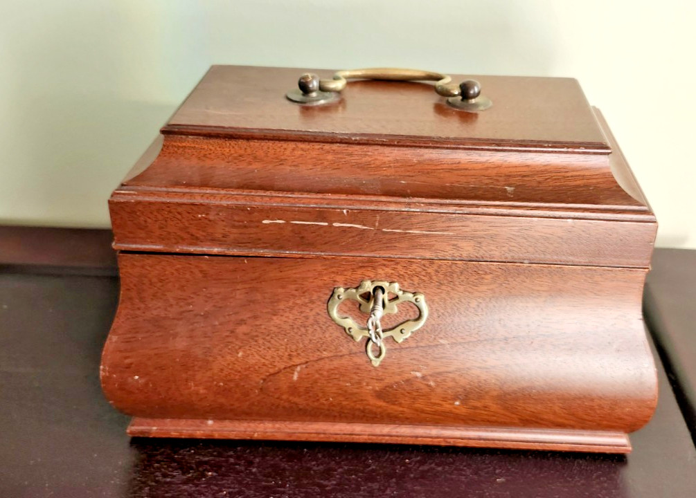 Colonial Williamsburg Wooden Mahogany Tea Caddy with Original Working Key